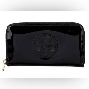 Authentic Tory Burch Black Stacked Logo
Continental Patent Leather Wallet
